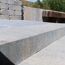 Blockstufe 'T-Stair Shine' muschelkalkfarben, Nahaufnahme