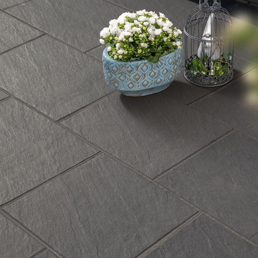 Terrassenplatte 'T-Court Posh' basaltfarben/schwarz 40 x 40 x 4 cm