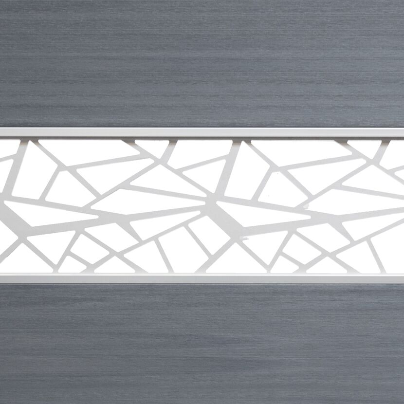 Zaunelement 'Cora Line' Aluminium silber mit abstraktem Muster.