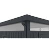 Detailansicht anthrazites Regenfallrohr am Gerätehaus.