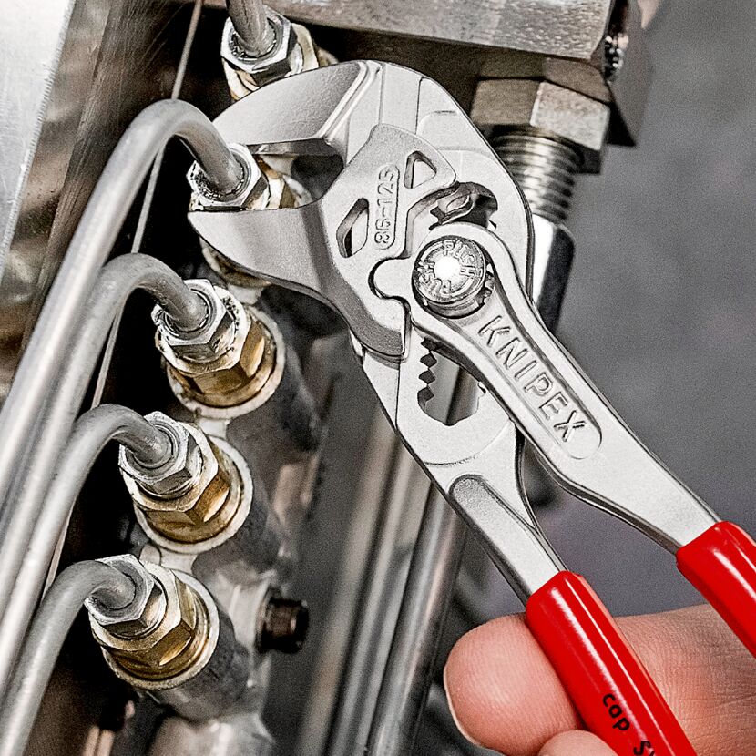 Knipex Zangenschlüssel an Rohren