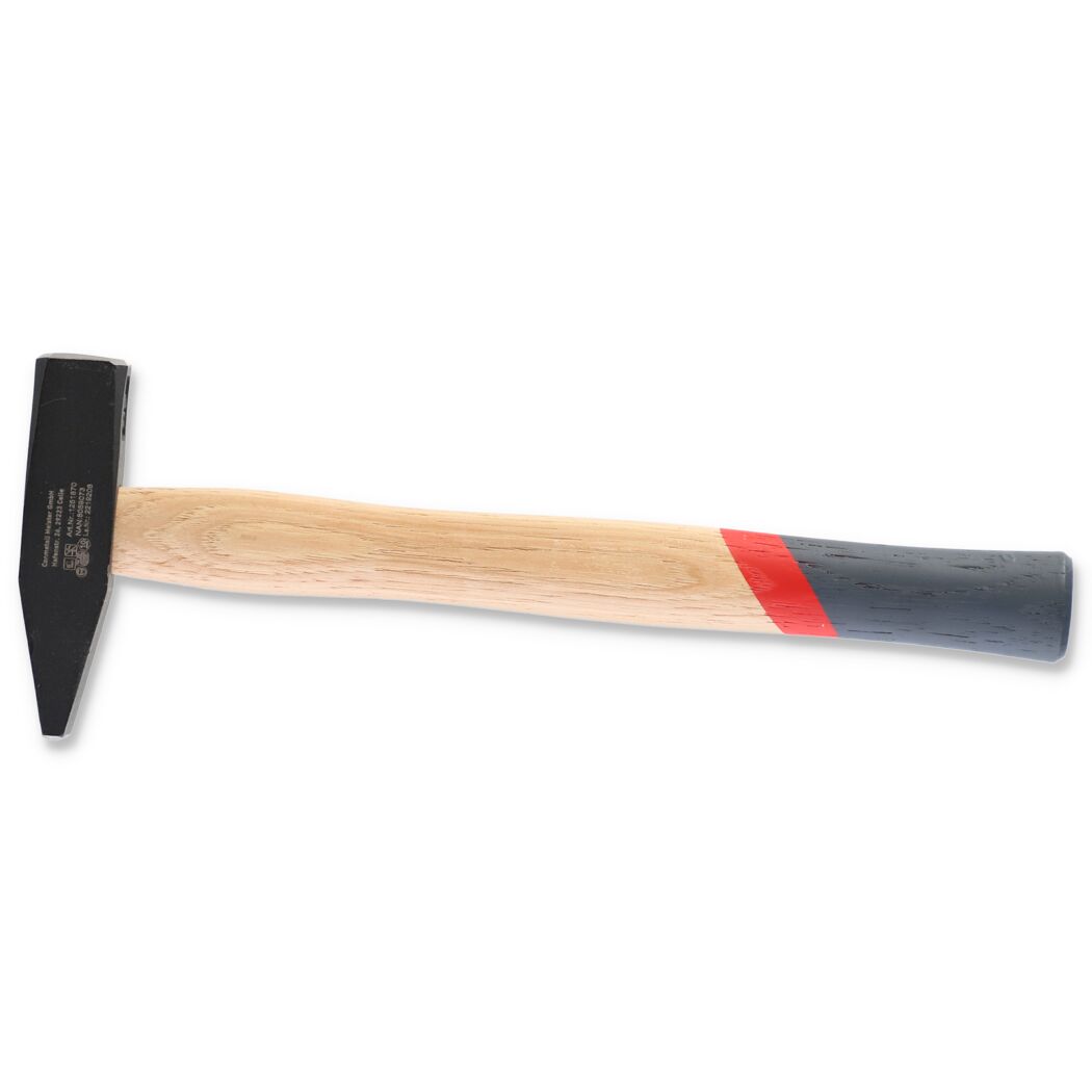 Schlosserhammer mit Holzgriff auf weißem Hintergrund
