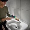 Person verwendet eine Kartuschenpresse von wolfcraft.