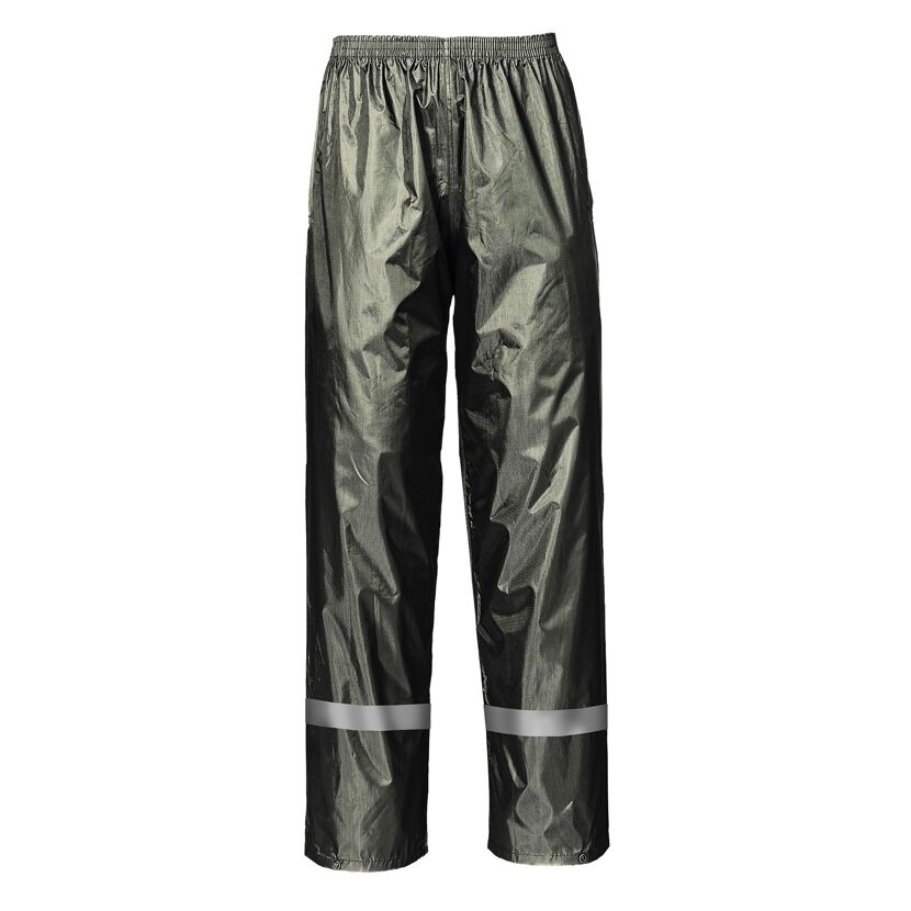 Olivengrüne Regenhose mit Reflektorstreifen.