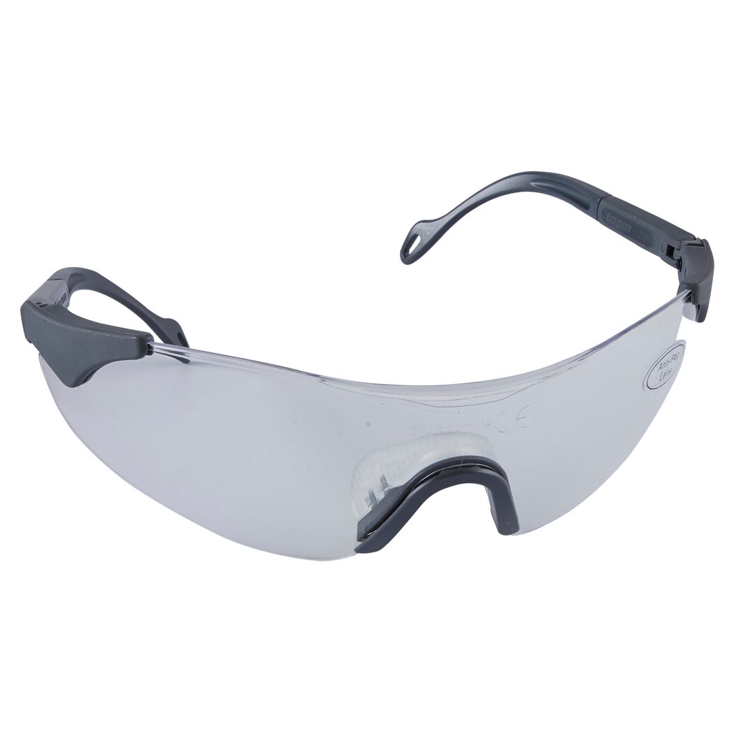 Eine durchsichtige Schutzbrille mit grauen Bügeln.