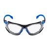 Schutzbrille mit klaren Gläsern und blauen Bügeln