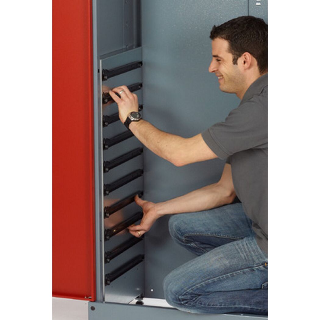 Materialschrank rot