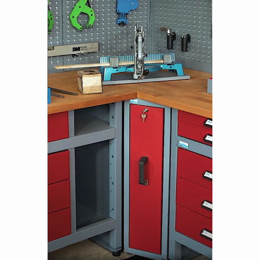 Einbauschrank rot mit Auszug