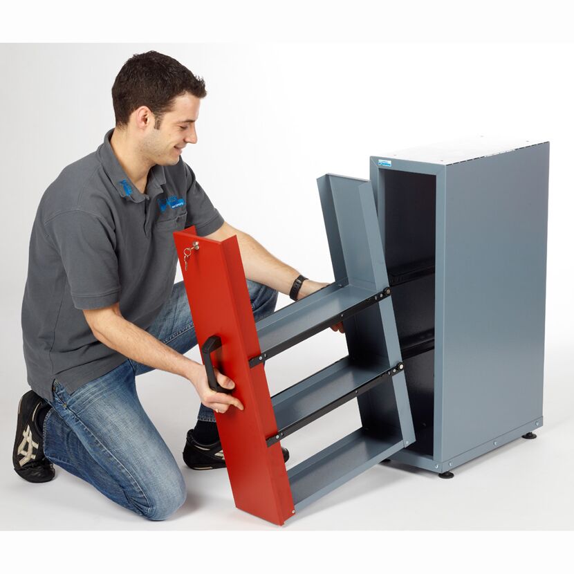Einbauschrank rot mit Auszug