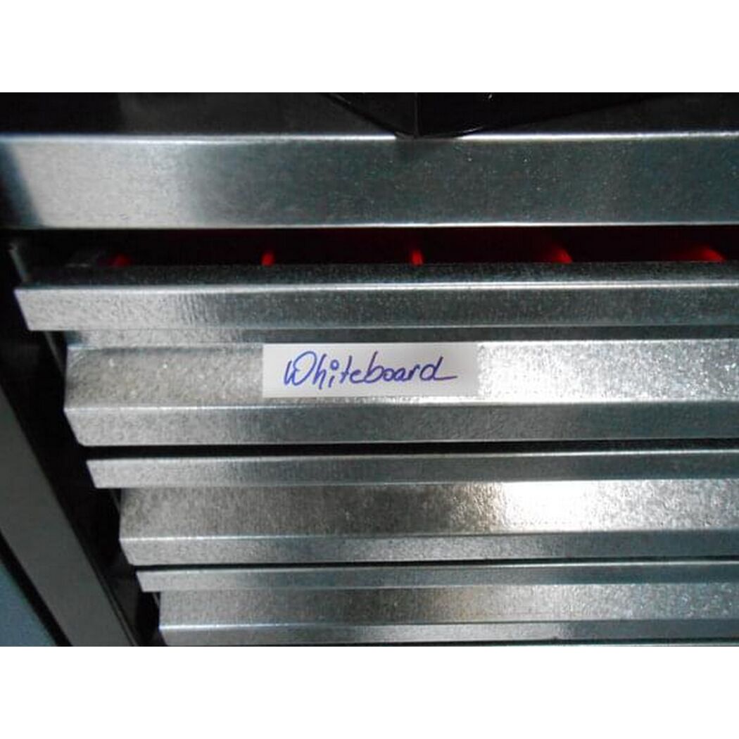 Metallschubladen mit Whiteboard-Schild