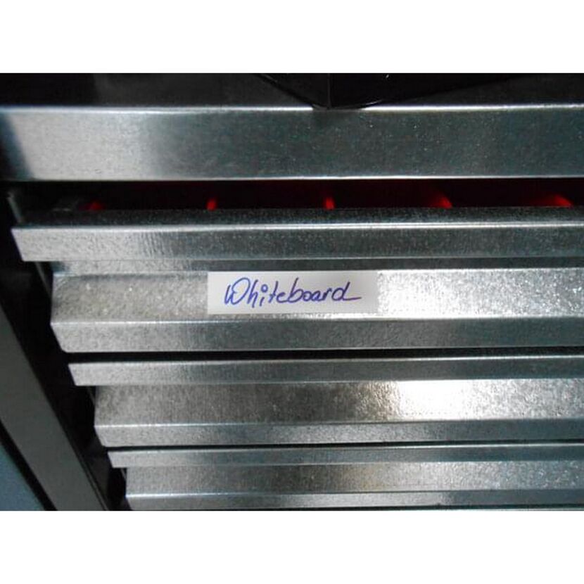 Metallschubladen mit Whiteboard-Schild