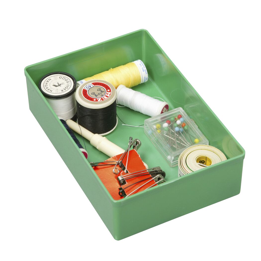 Nähzeug in grüner Kunststoffbox
