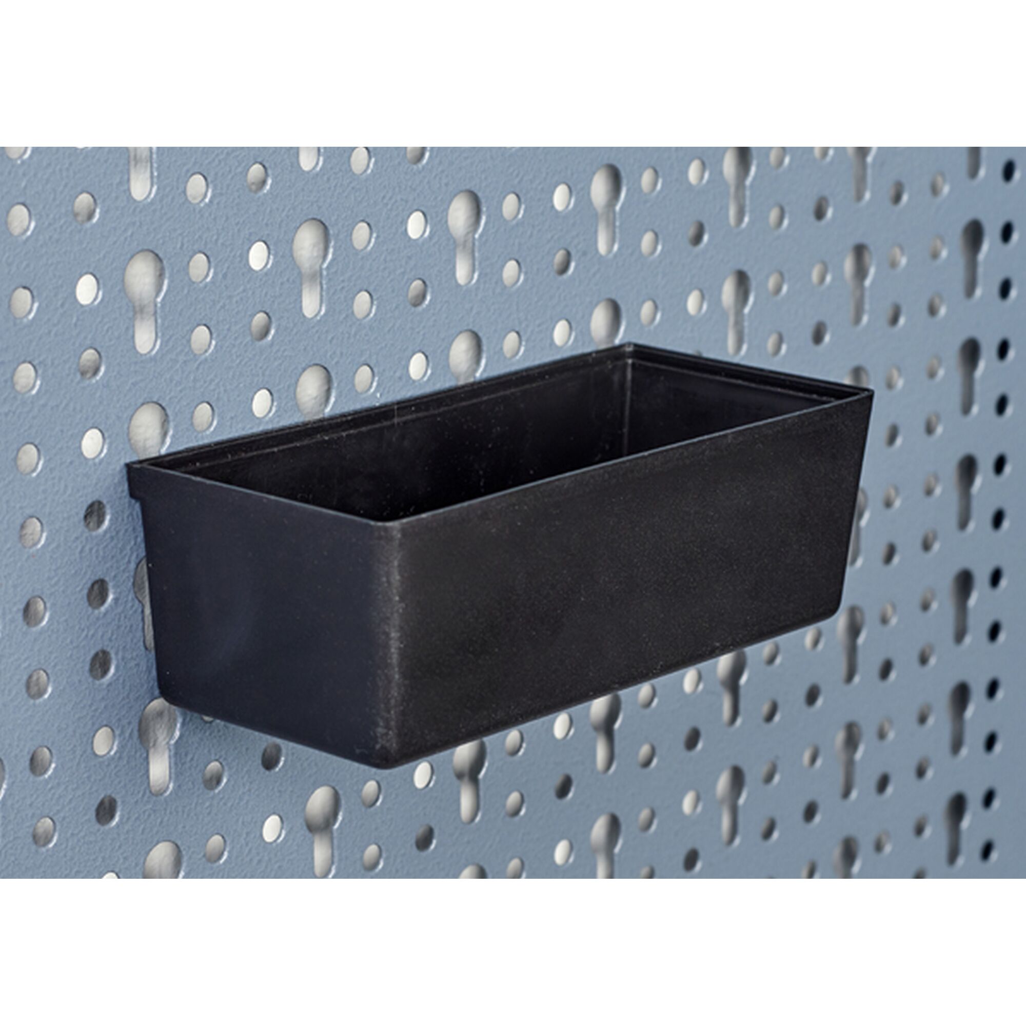 Schwarzer Systemhalter 55 x 125 mm an Lochwand