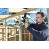Person verwendet Akkuschrauber von Ryobi.