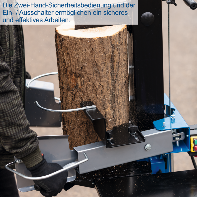 Person verwendet Holzspalter
