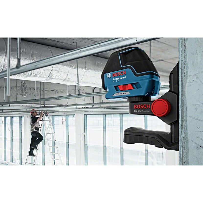 Bosch Professional GLL 3-50 Linienlaser an Wand befestigt