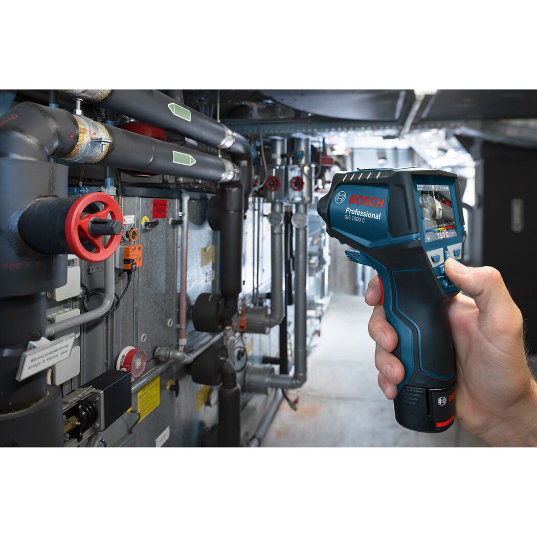 Person verwendet Bosch Professional GIS 1000 C Thermodetektor.
