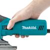 Hand hält eine Makita Stichsäge