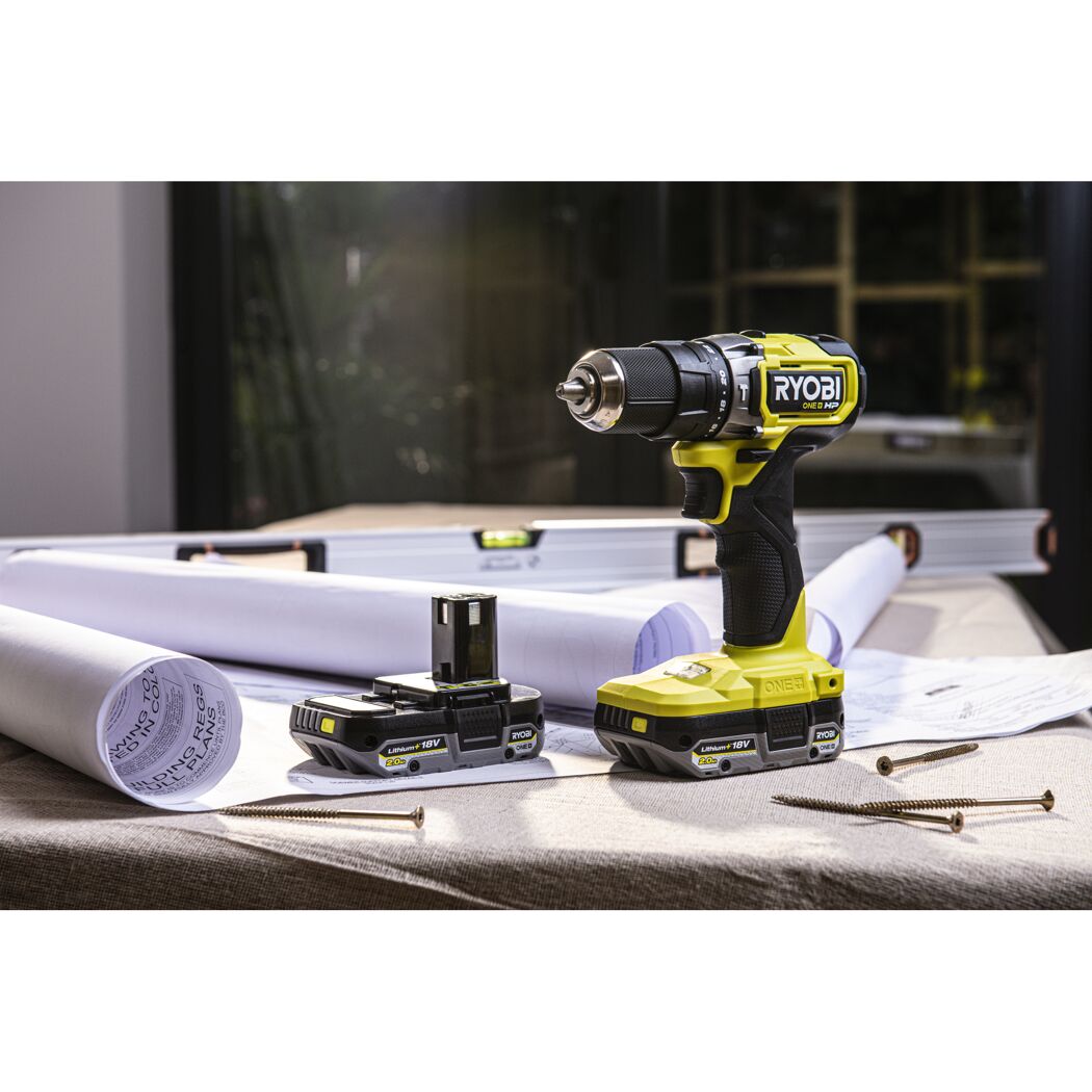Ryobi Akku-Schlagbohrschrauber und zwei Akkus