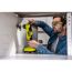 Person montiert Schrank mit RYOBI Akku-Winkelbohrschrauber.