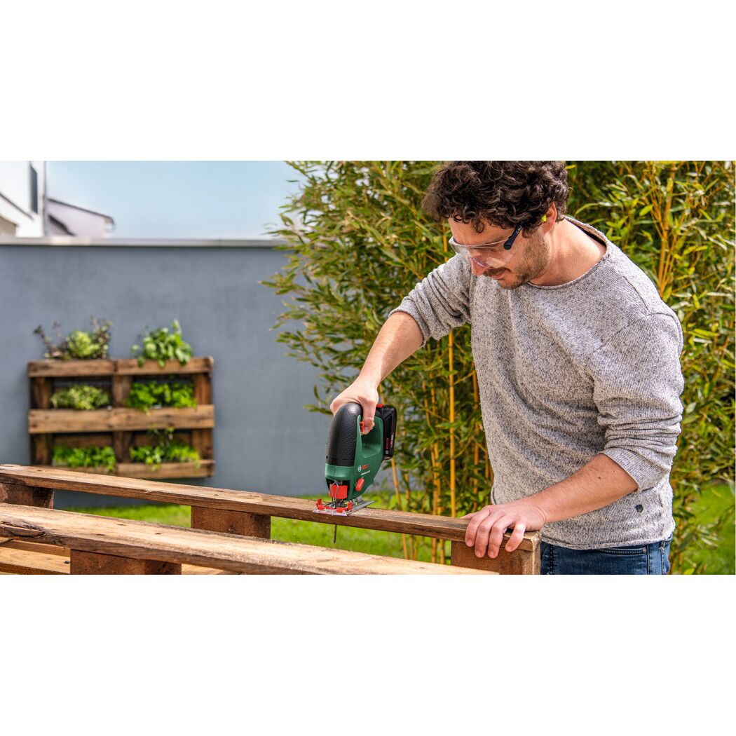 Akku-Stichsäge 'UniversalSaw 18V-100 BT'