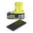Ryobi Akku-USB-Adapter lädt ein Smartphone