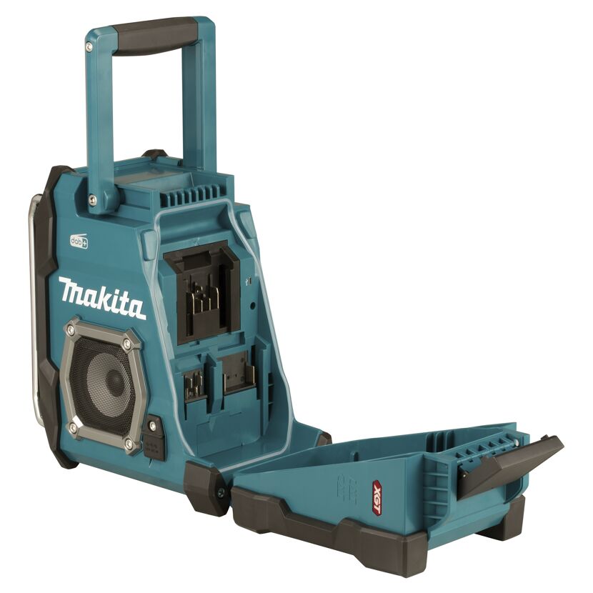 Makita Baustellenradio geöffnet, mit Akku-Fach