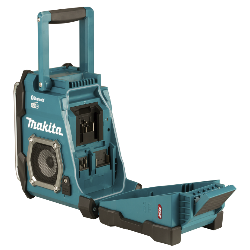 Makita Baustellenradio mit geöffnetem Akkufach