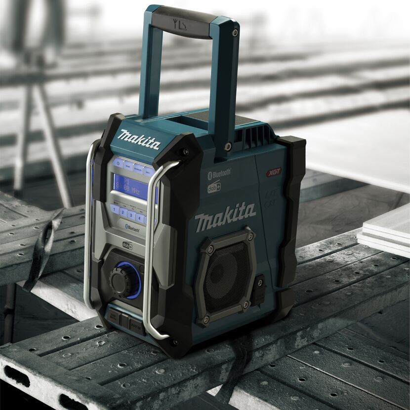 Makita Baustellenradio auf Metallträger