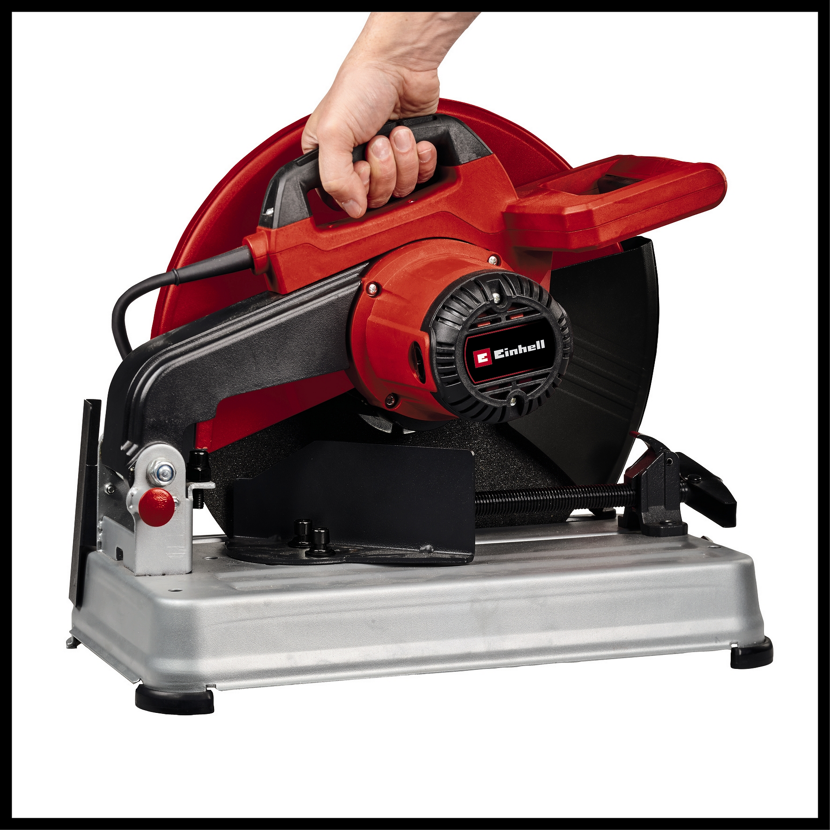 Person hält eine Einhell Metalltrennsäge TC-MC 355.