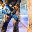 Person benutzt einen Abbruchhammer von Scheppach.