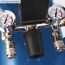 Zwei Druckmanometer eines Kompressors