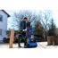 Person verwendet Holzspalter Compact