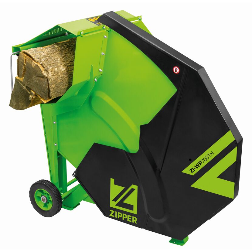 Grüne Wippsäge mit Holzscheit