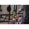 Person beim Rudertraining mit Ventilator