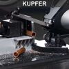 Metallbandsäge schneidet Kupferrohr
