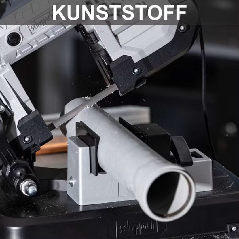 Metallbandsäge sägt Kunststoffrohr