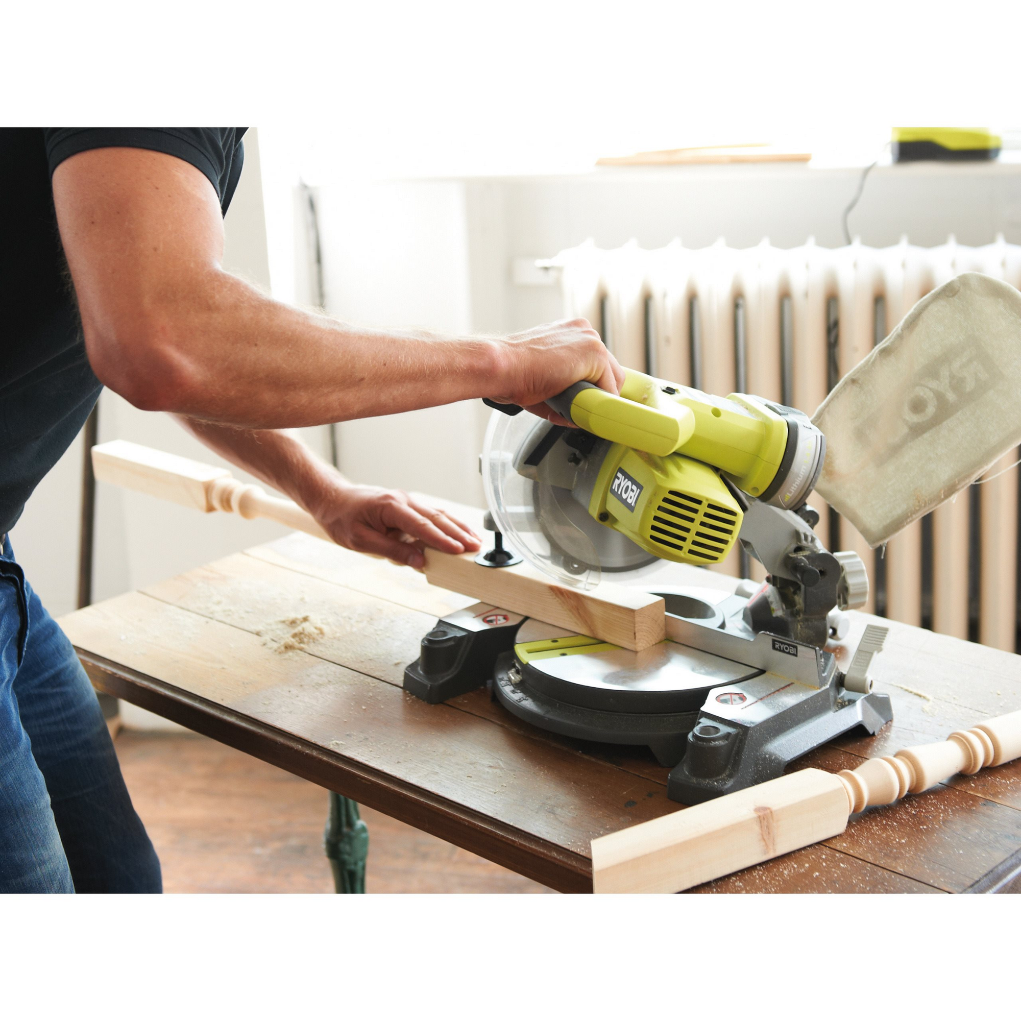 Akku-Kapp- und Gehrungssäge 'ONE+ EMS190DCL' 18 V ohne Akku