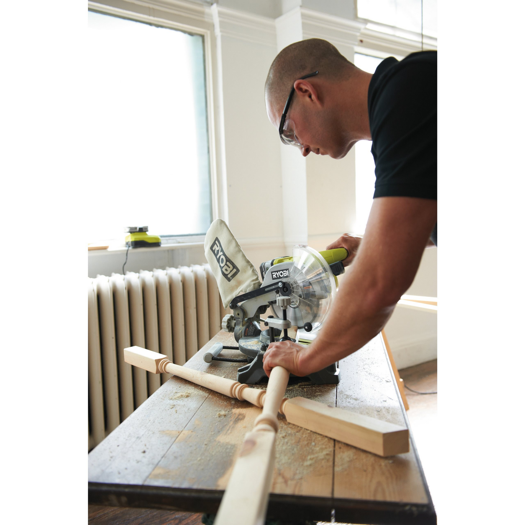 Akku-Kapp- und Gehrungssäge 'ONE+ EMS190DCL' 18 V ohne Akku