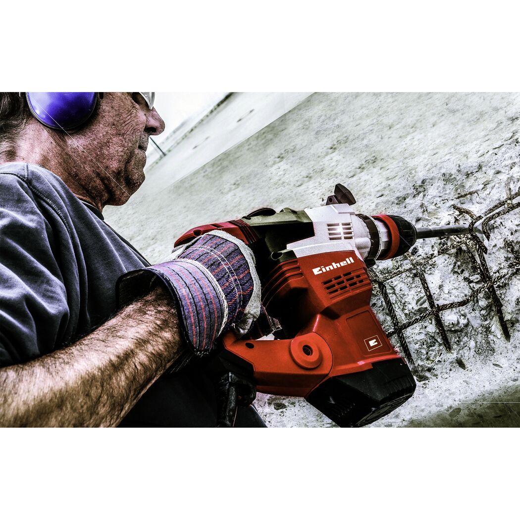 Person mit Bohrhammer von Einhell
