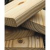Stapel gehobelter Holzbretter