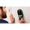 Person scannt Wand mit Bosch UniversalDetect