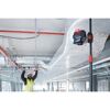 Person verwendet Linienlaser GLL 3-80 C von Bosch Professional