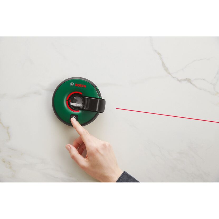 Person verwendet einen Bosch Linienlaser Atino.