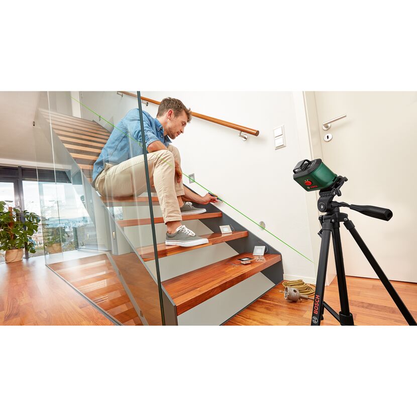 Person verwendet Kombilaser UniversalLevel 3