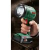 Hand hält grüne Akku-Lampe von Bosch