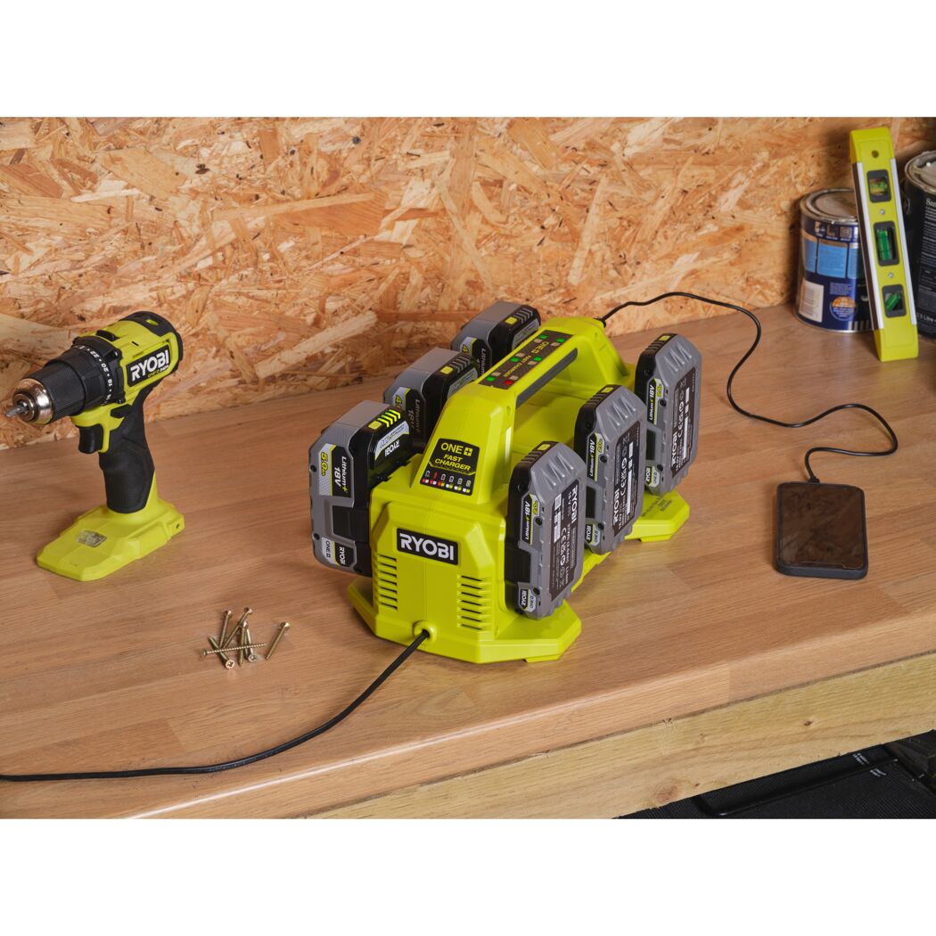 Ryobi Schnellladegerät mit Akkus und Bohrschrauber
