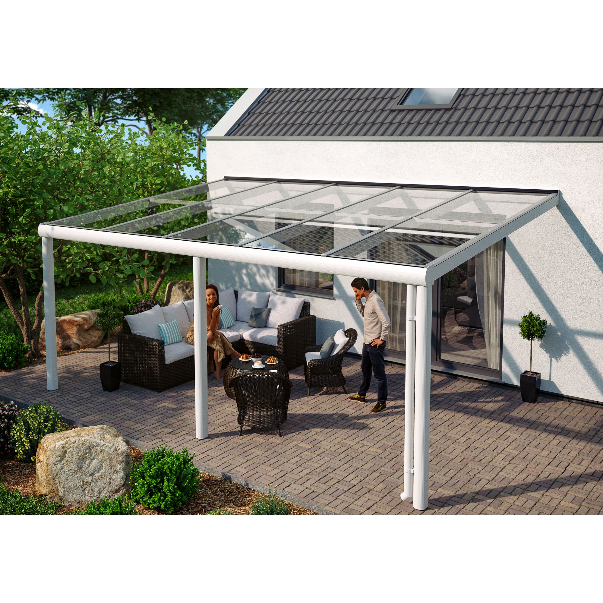 Weiße Terrassenüberdachung mit Glasdach