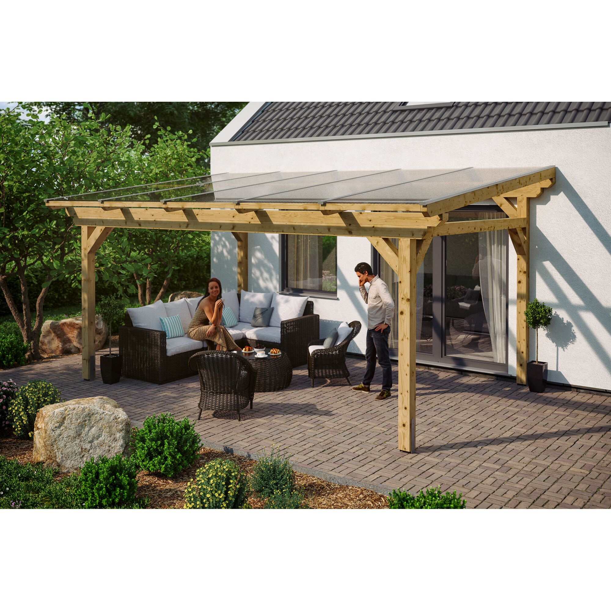 Zwei Personen entspannen unter einer Terrassenüberdachung.