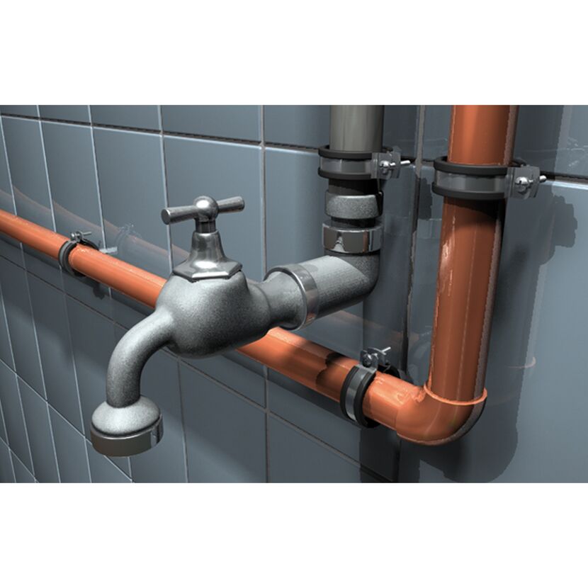 Wasserhahn mit Kupferrohr an blauer Kachelwand befestigt.